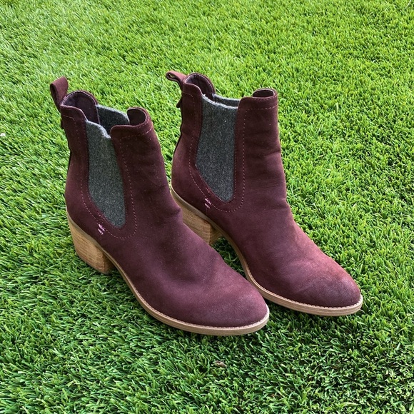 DV8 Shoes - Women's Burgundy Chelsea Bootie by DV8 size 7